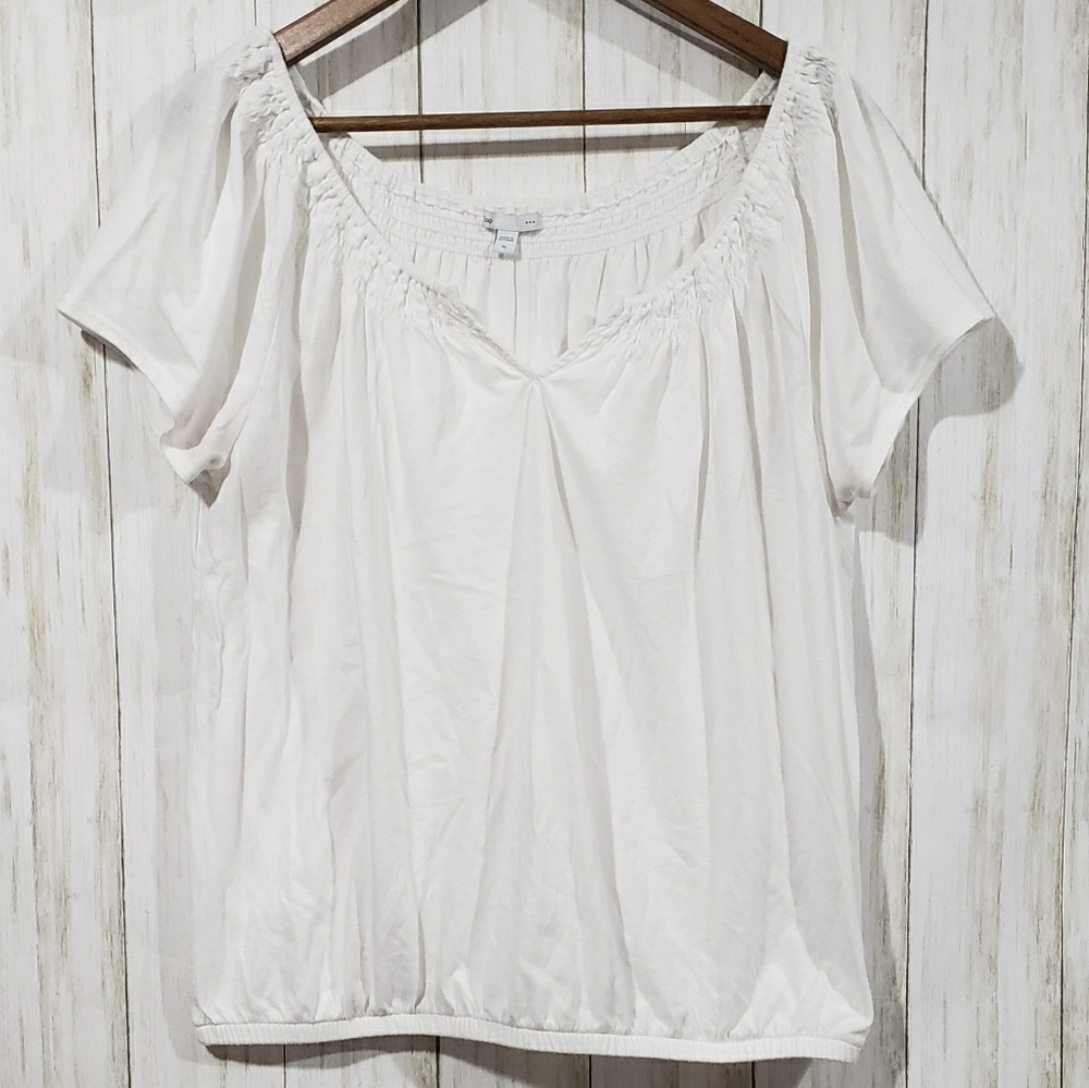 XL GAP short sleeve shirt